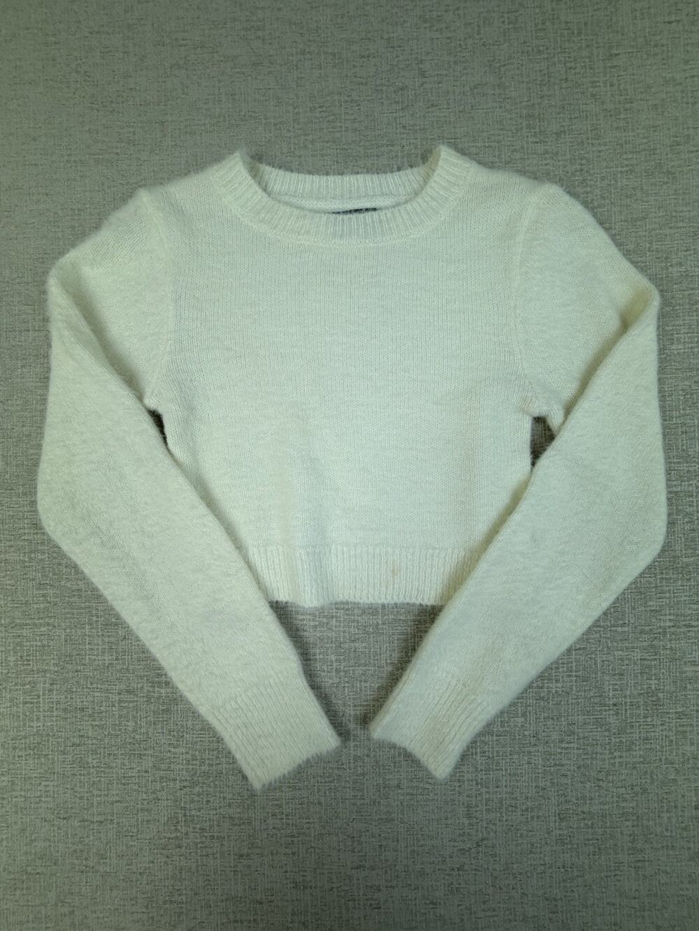 Urban Outfitters Women’s Medium Ivory Fuzzy Cropped Crewneck Sweater